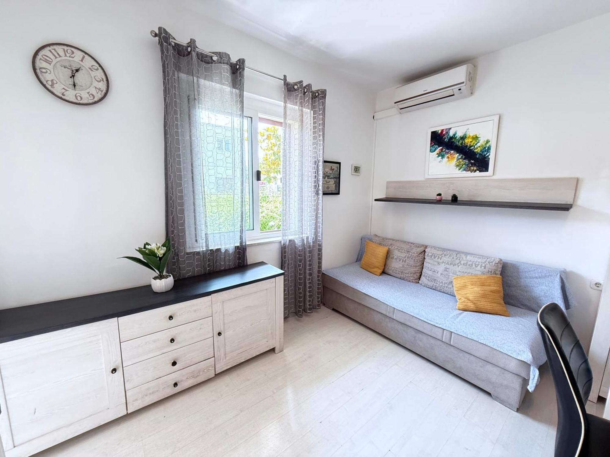 Lu Apartment Split